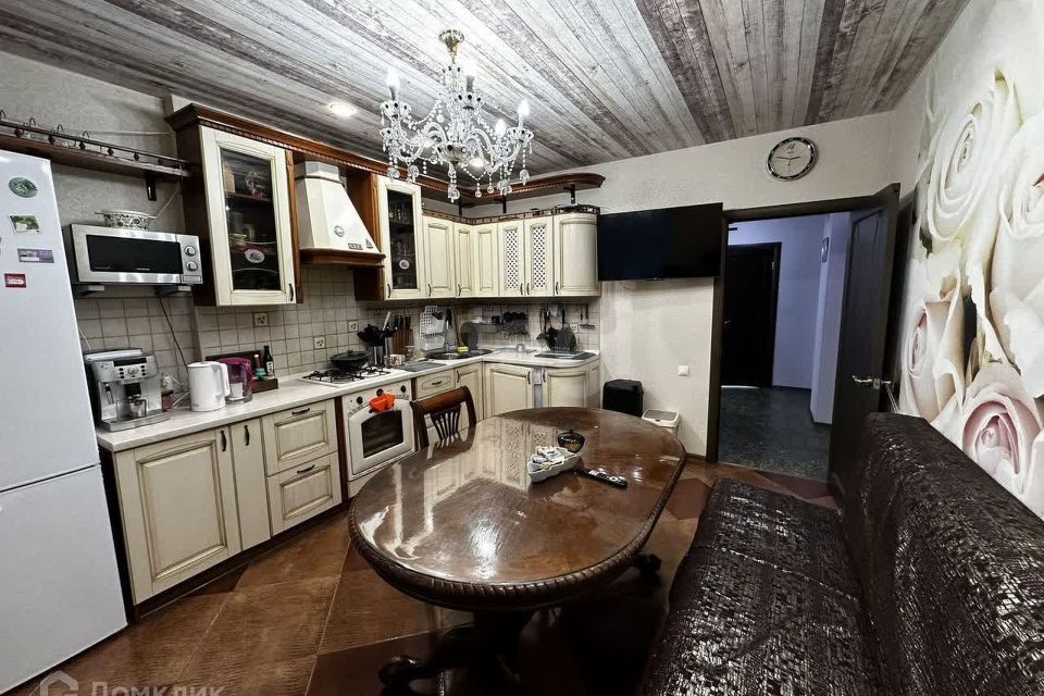 Сдаётся 2-комнатная квартира, 79.6 м²