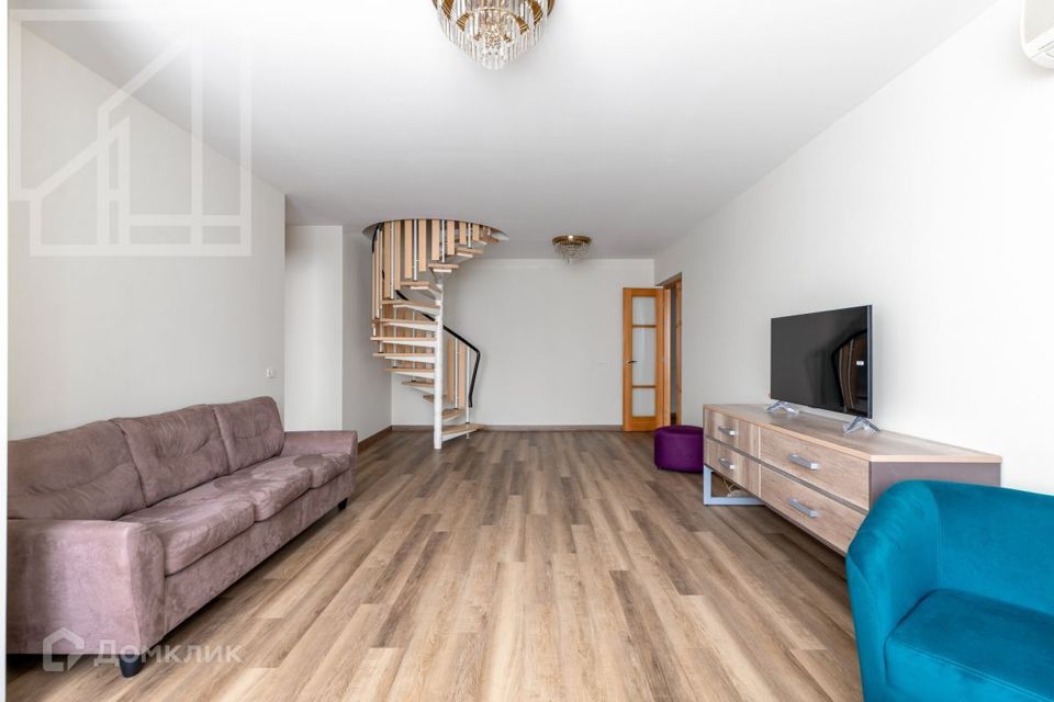 Сдаётся 4-комнатная квартира, 145 м²