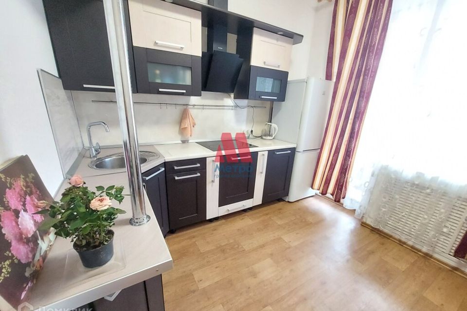 Сдаётся 1-комнатная квартира, 42 м²