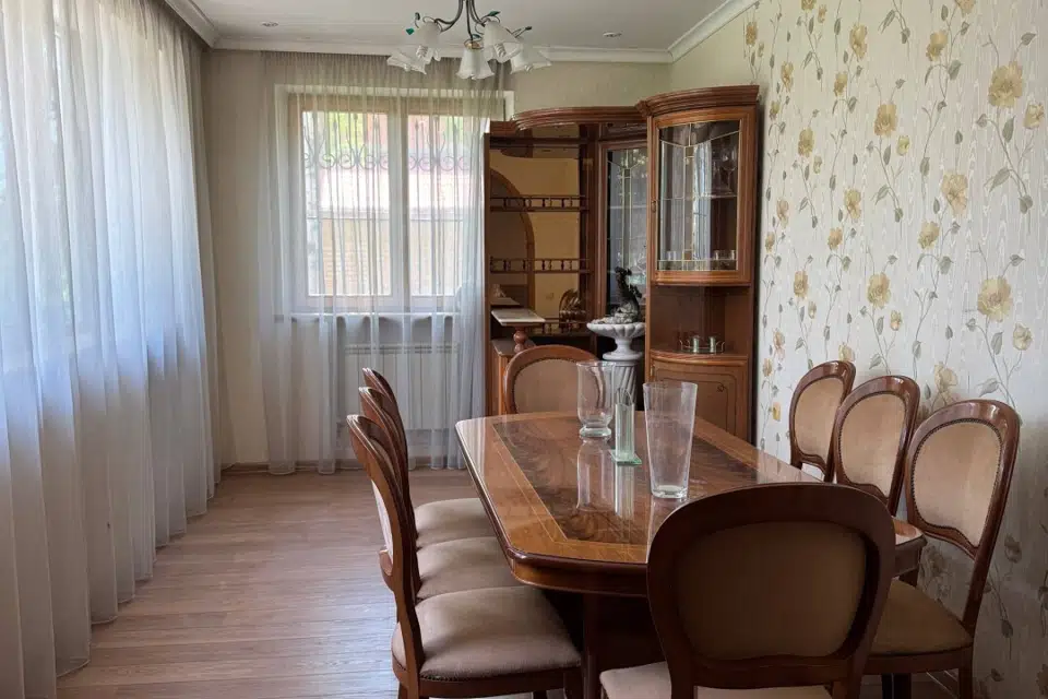 Продаётся 3-этажный дом, 356 м²