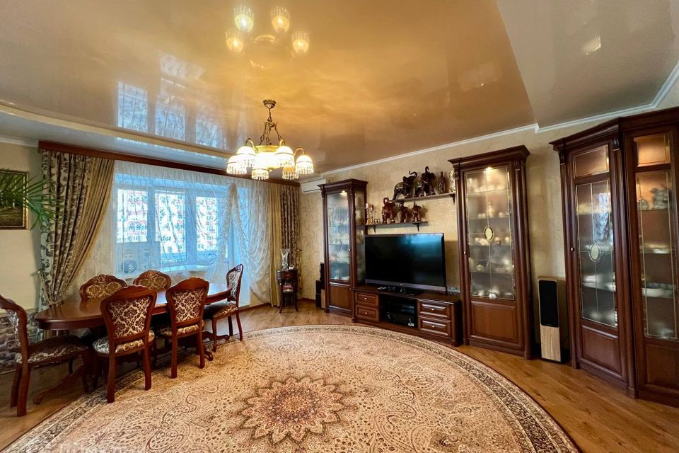 Продаётся 3-комнатная квартира, 124.4 м²