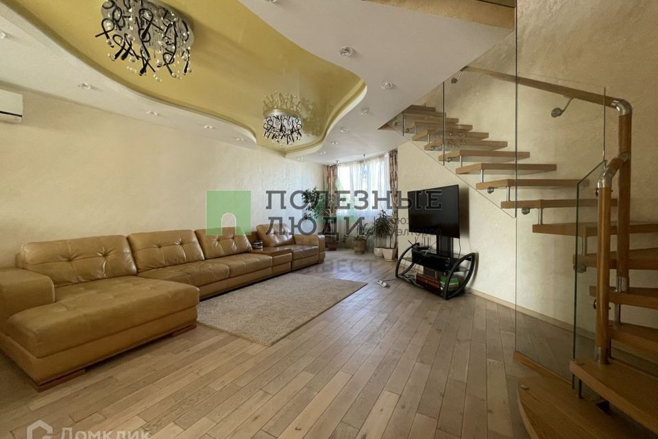 Продаётся 4-комнатная квартира, 171.1 м²
