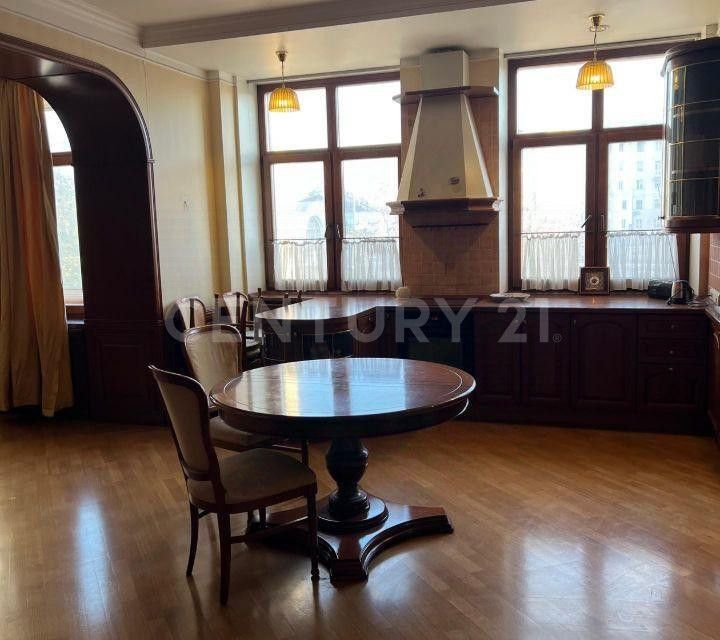 Продаётся 3-комнатная квартира, 117 м²