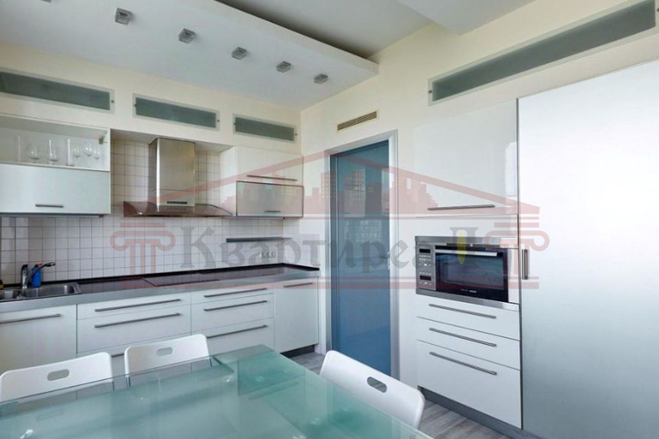 Сдаётся 4-комнатная квартира, 142.2 м²