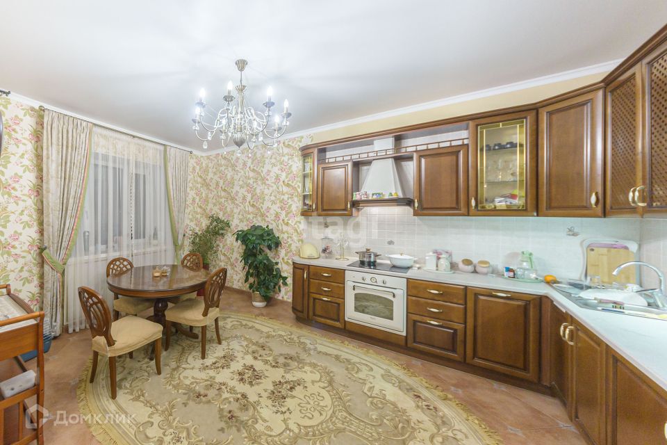Продаётся 3-комнатная квартира, 133.1 м²