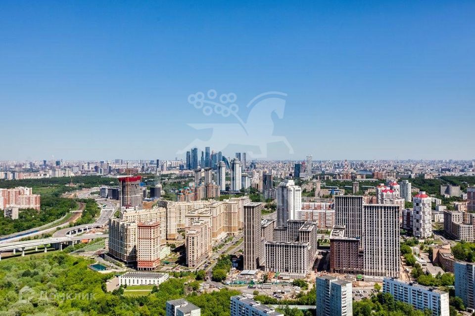 Продаётся 5-комнатная квартира, 245 м²