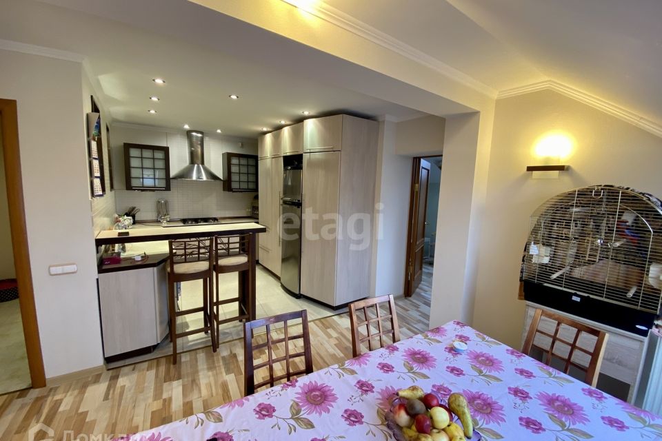 Продаётся 3-комнатная квартира, 100 м²