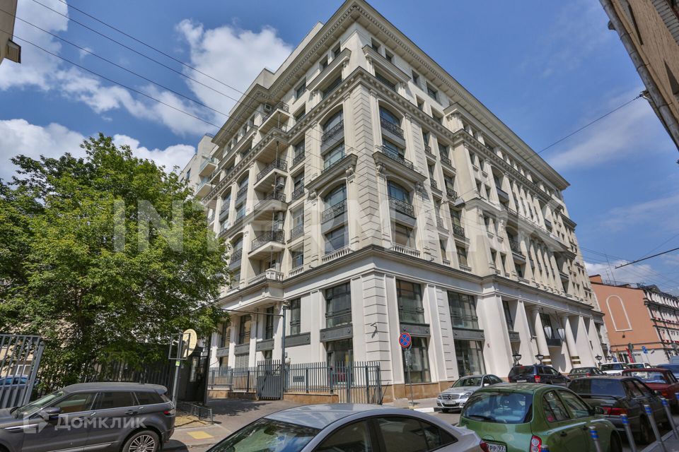 Продаётся 4-комнатная квартира, 140.7 м²