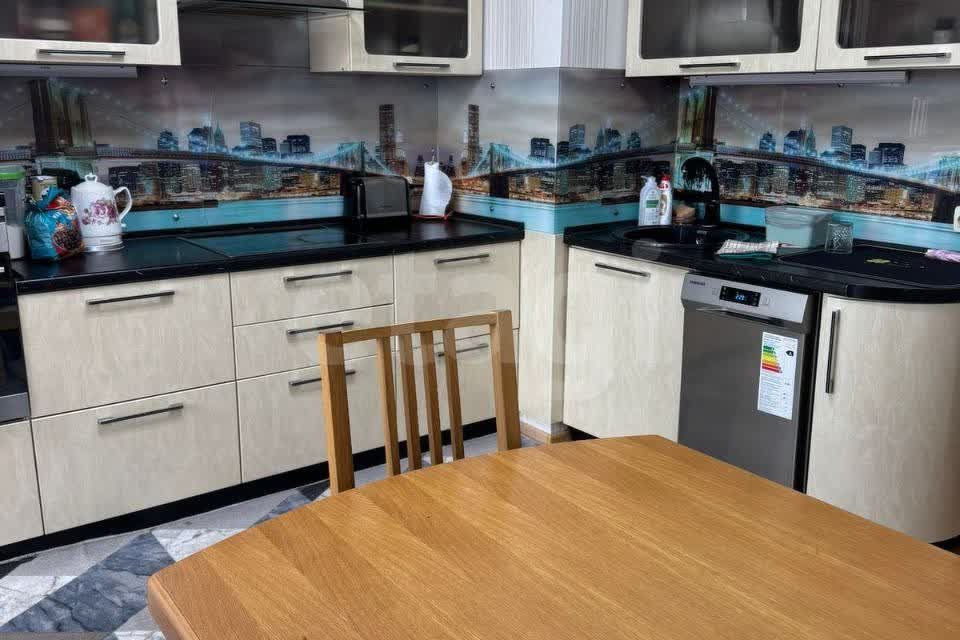 Продаётся 3-комнатная квартира, 97.7 м²