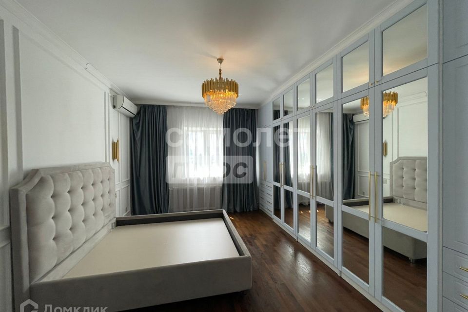 Продаётся 2-комнатная квартира, 125 м²