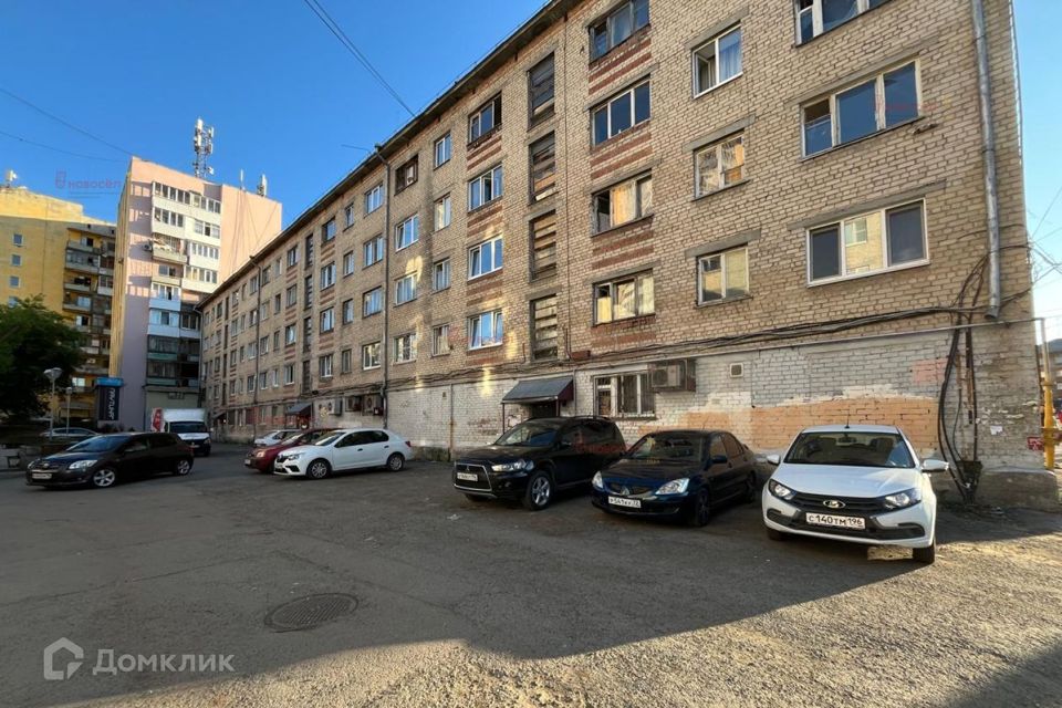 Продаётся комната в 6-комн. квартире, 17 м²