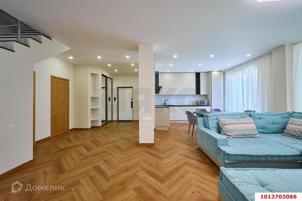 Продаётся 4-комнатная квартира, 150 м²