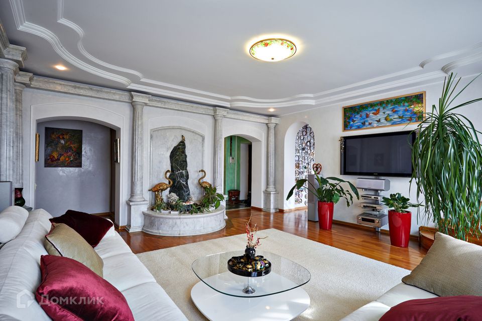 Продаётся 6-комнатная квартира, 284.5 м²