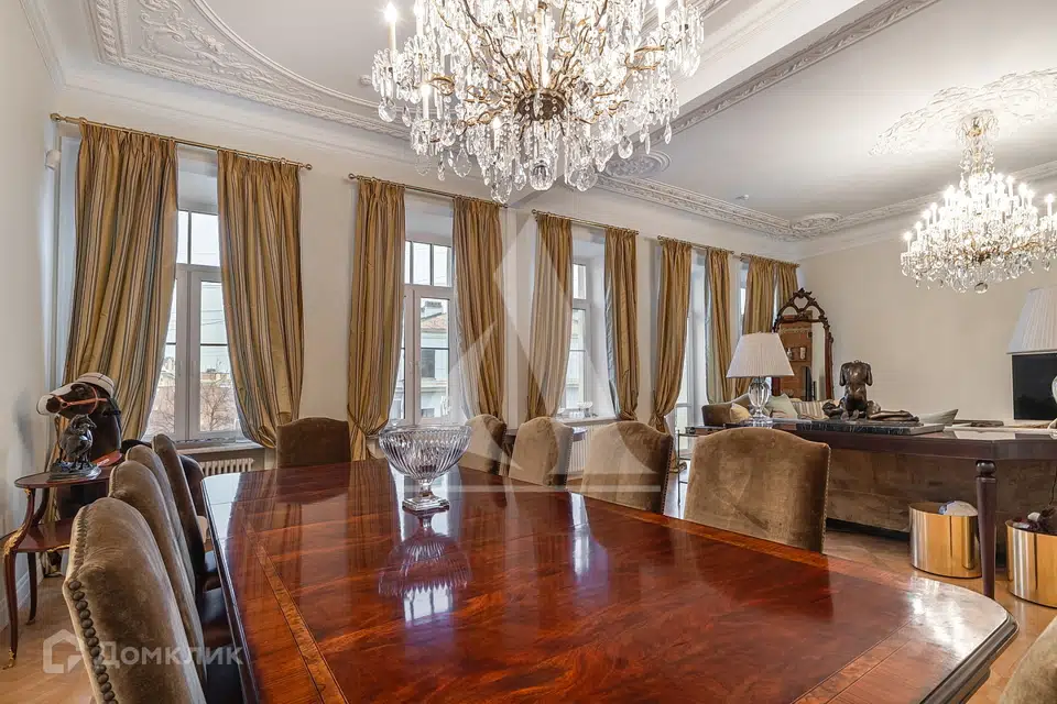 Продаётся 5-комнатная квартира, 222.7 м²