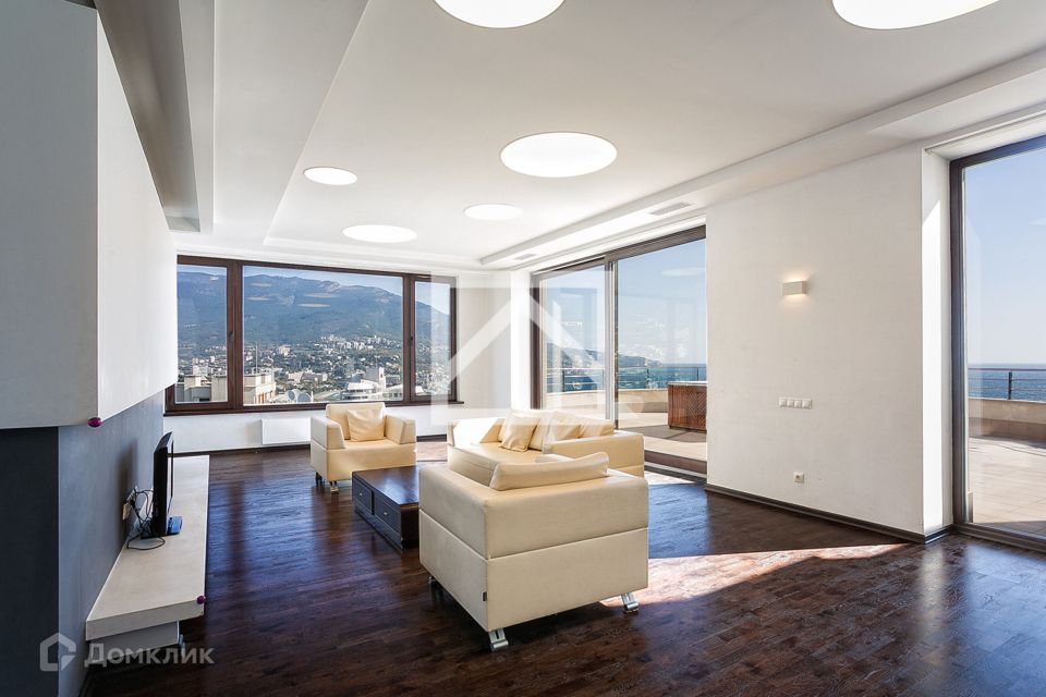 Продаётся 4-комнатная квартира, 378.2 м²