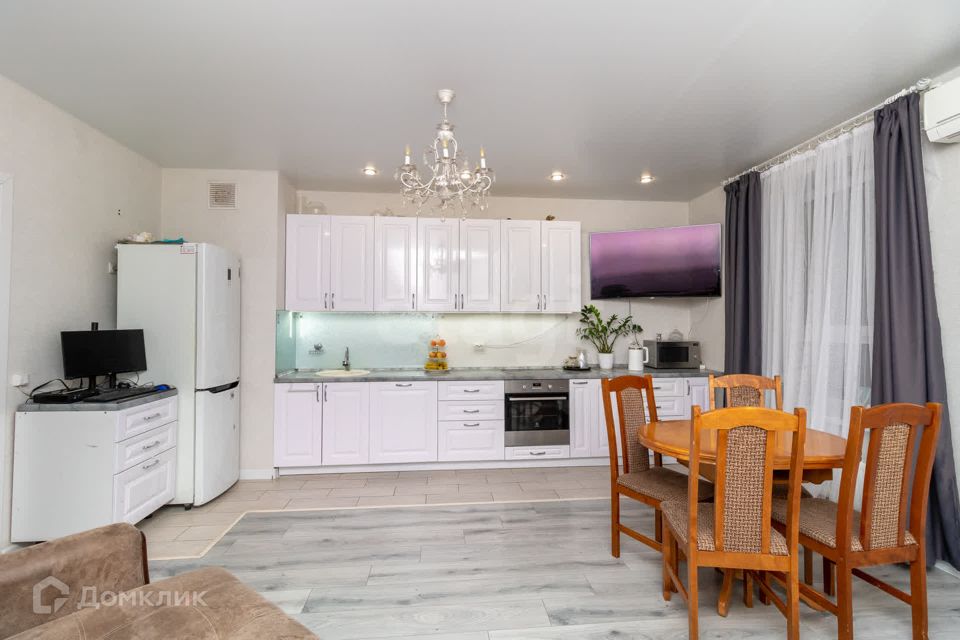 Продаётся 2-комнатная квартира, 80.2 м²