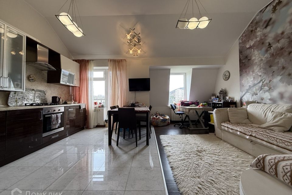Продаётся 3-комнатная квартира, 98 м²