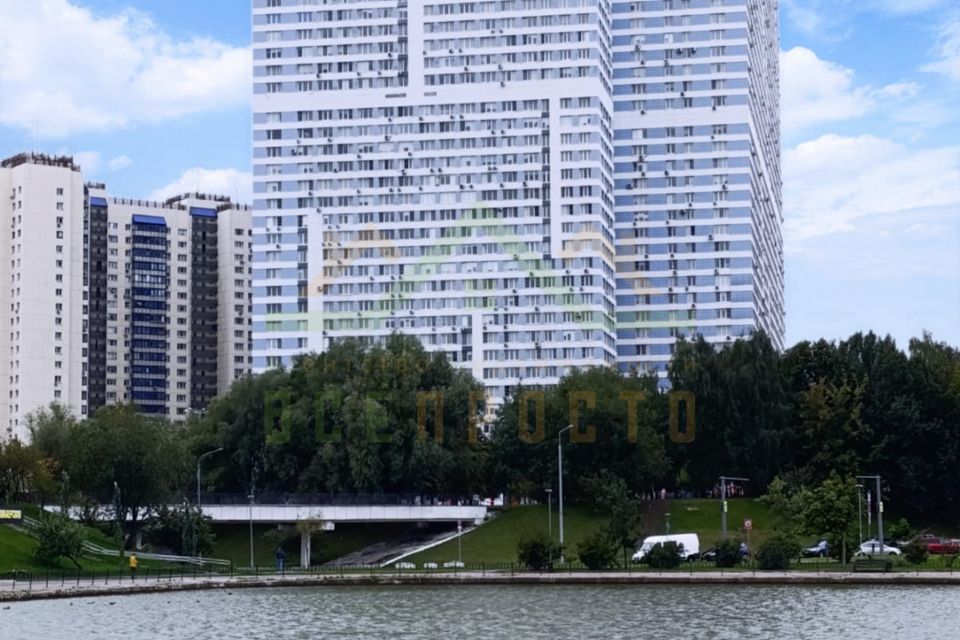 Продаётся 2-комнатная квартира, 100 м²