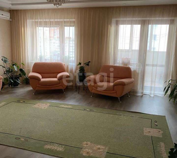 Продаётся 3-комнатная квартира, 105 м²