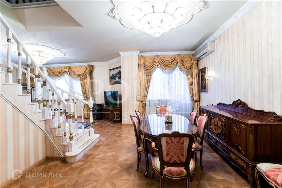 Сдаётся 4-комнатная квартира, 220 м²