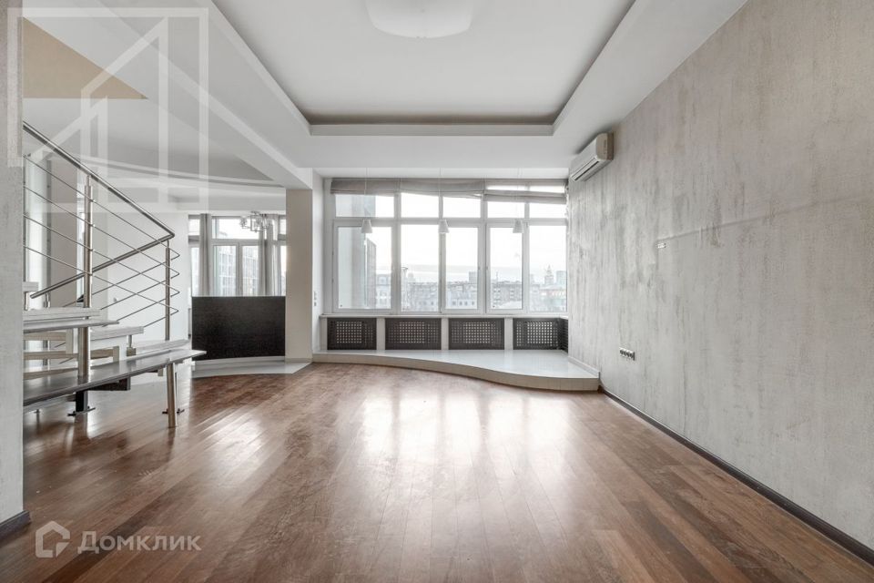 Сдаётся 4-комнатная квартира, 200 м²