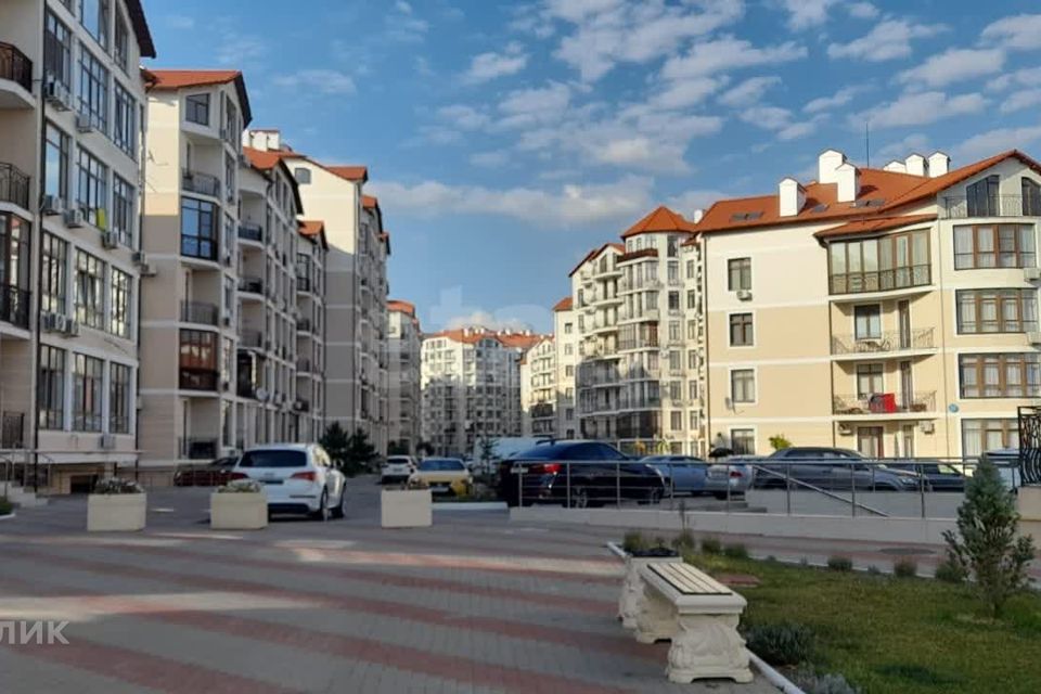 Продаётся 1-комнатная квартира, 53.3 м²