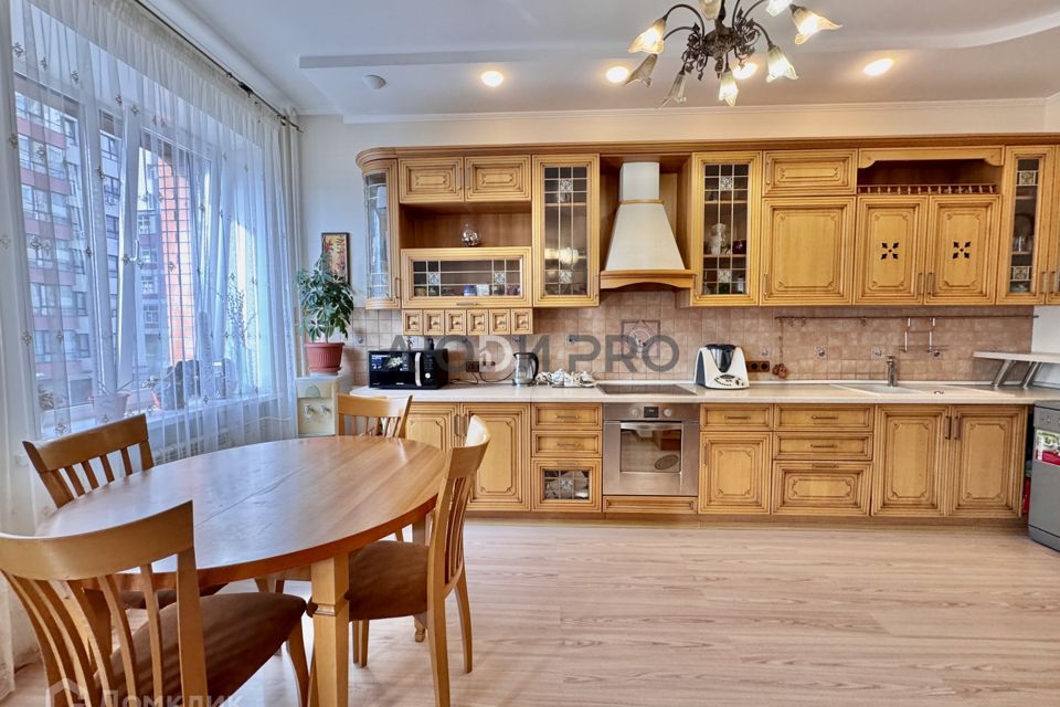 Продаётся 3-комнатная квартира, 151.2 м²