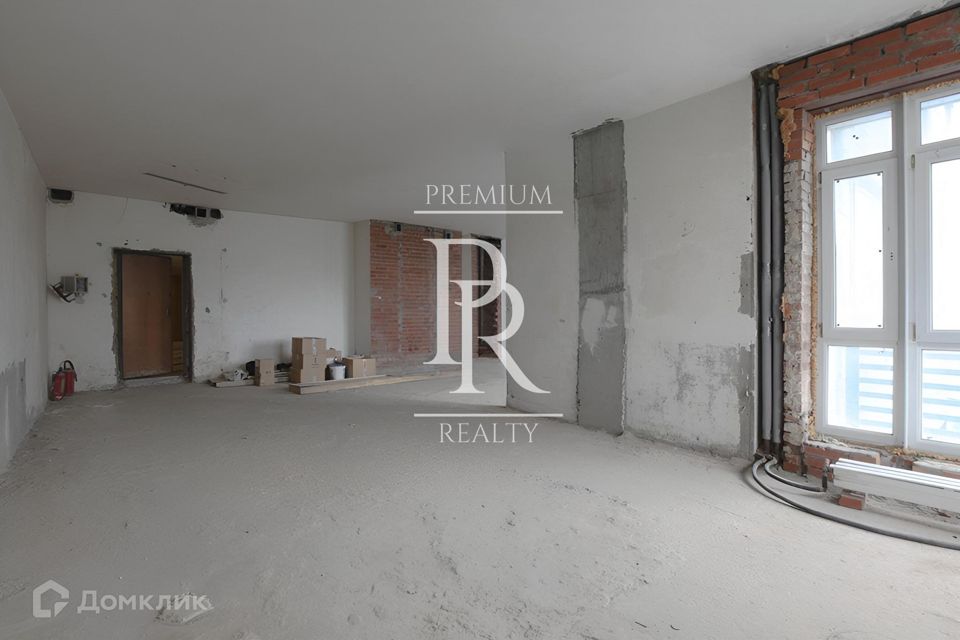 Продаётся 4-комнатная квартира, 145 м²