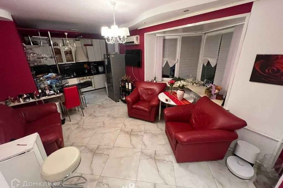Продаётся 4-комнатная квартира, 98 м²