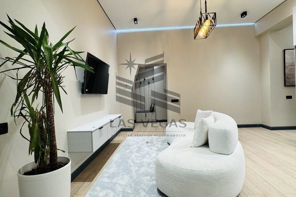 Сдаётся 3-комнатная квартира, 140 м²