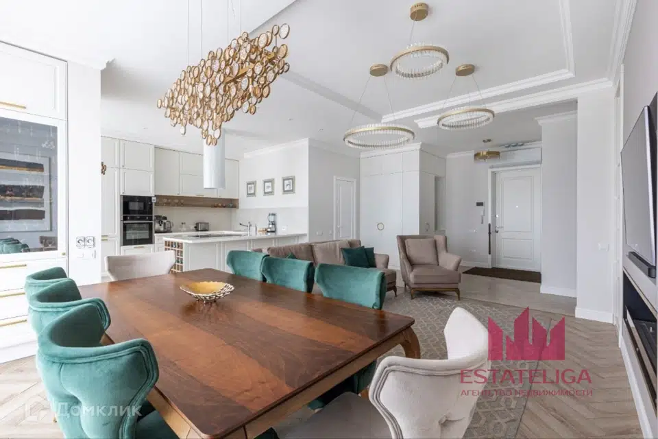 Продаётся 3-комнатная квартира, 140 м²
