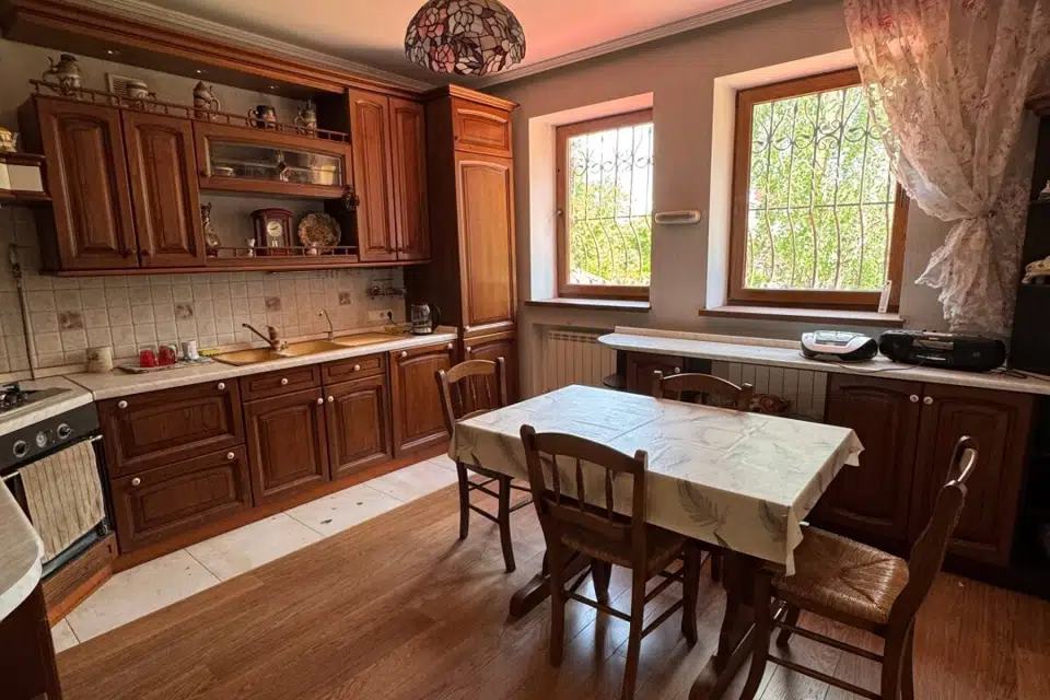 Продаётся 3-этажный дом, 356 м²