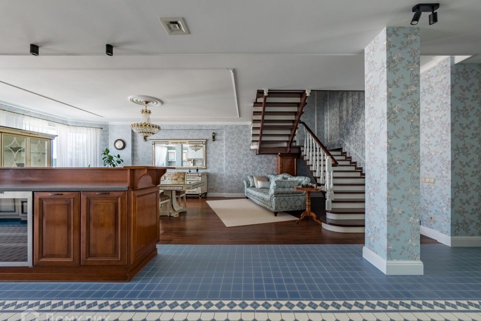 Сдаётся 5-комнатная квартира, 317 м²