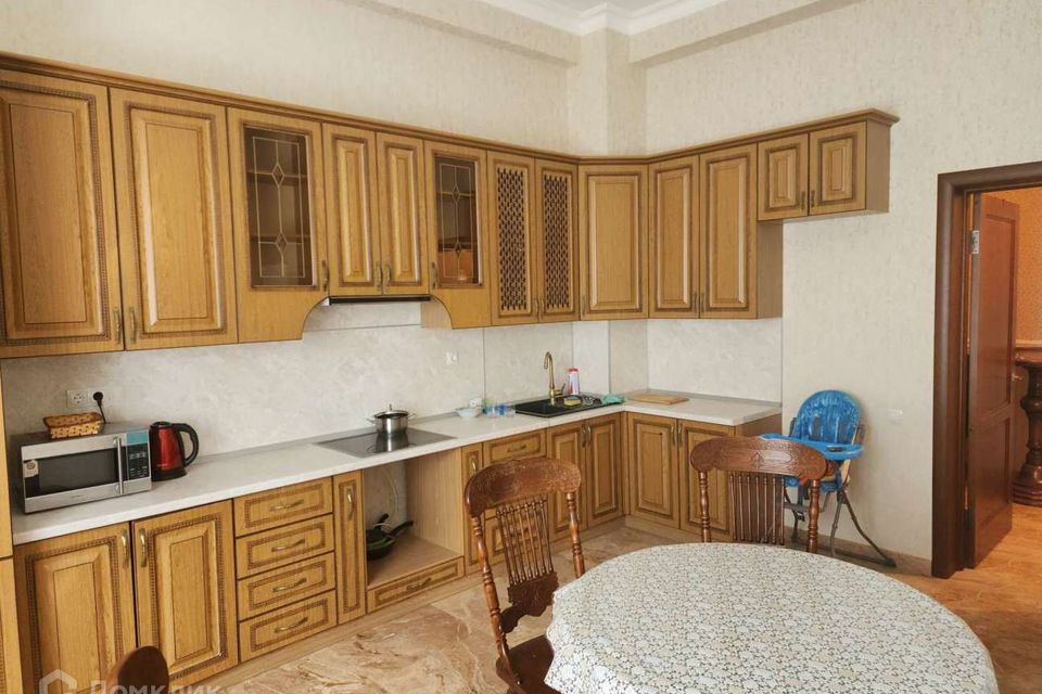 Продаётся 3-комнатная квартира, 110 м²