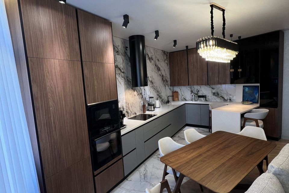 Продаётся 4-комнатная квартира, 123.4 м²