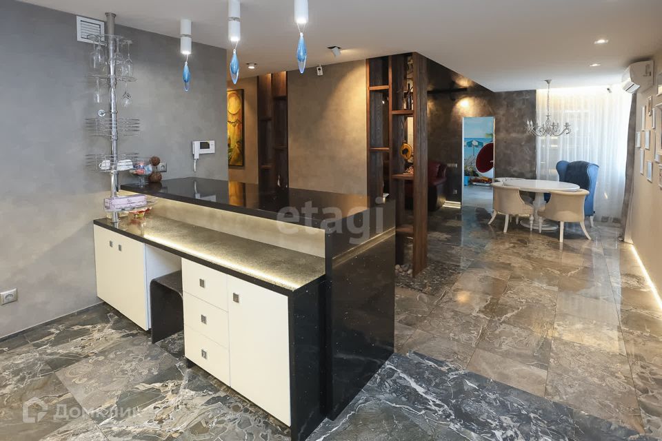 Продаётся 3-комнатная квартира, 113.1 м²