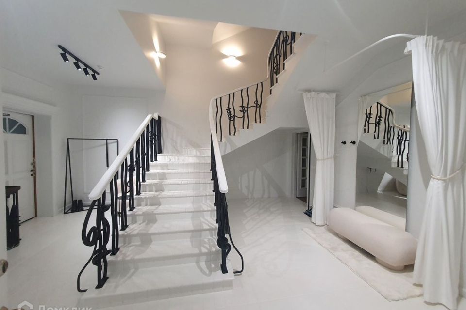 Продаётся 6-комнатная квартира, 541 м²