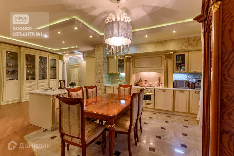 Сдаётся 4-комнатная квартира, 155 м²