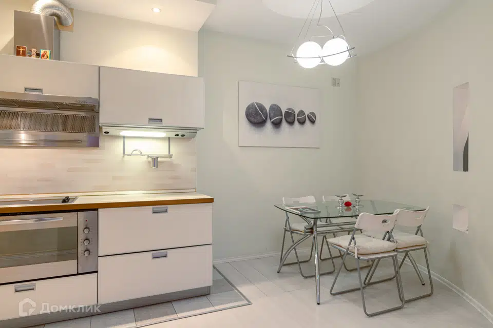 Продаётся 4-комнатная квартира, 155 м²