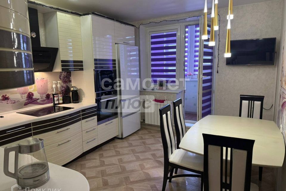 Продаётся 3-комнатная квартира, 97.5 м²