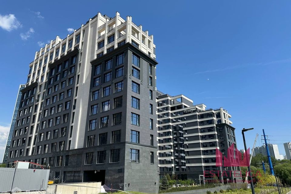 Продаётся 4-комнатная квартира, 167 м²