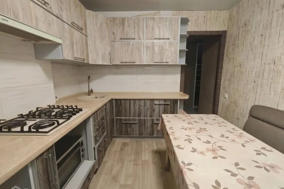 Продаётся 3-комнатная квартира, 56.8 м²