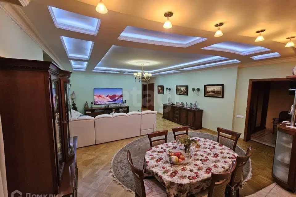 Продаётся 3-комнатная квартира, 127 м²
