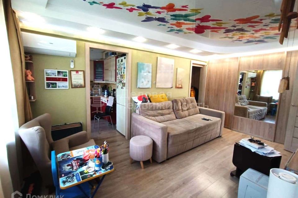Продаётся 3-комнатная квартира, 48.3 м²