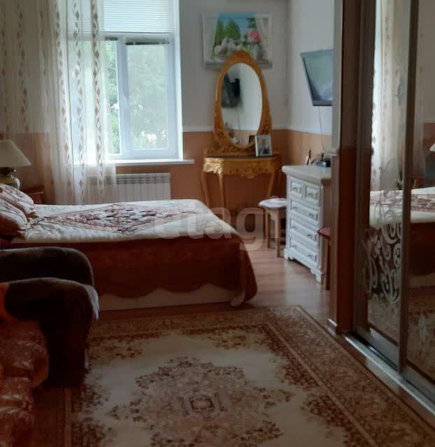 Продаётся 4-комнатная квартира, 130 м²