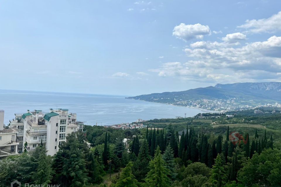 Продаётся 3-комнатная квартира, 130 м²