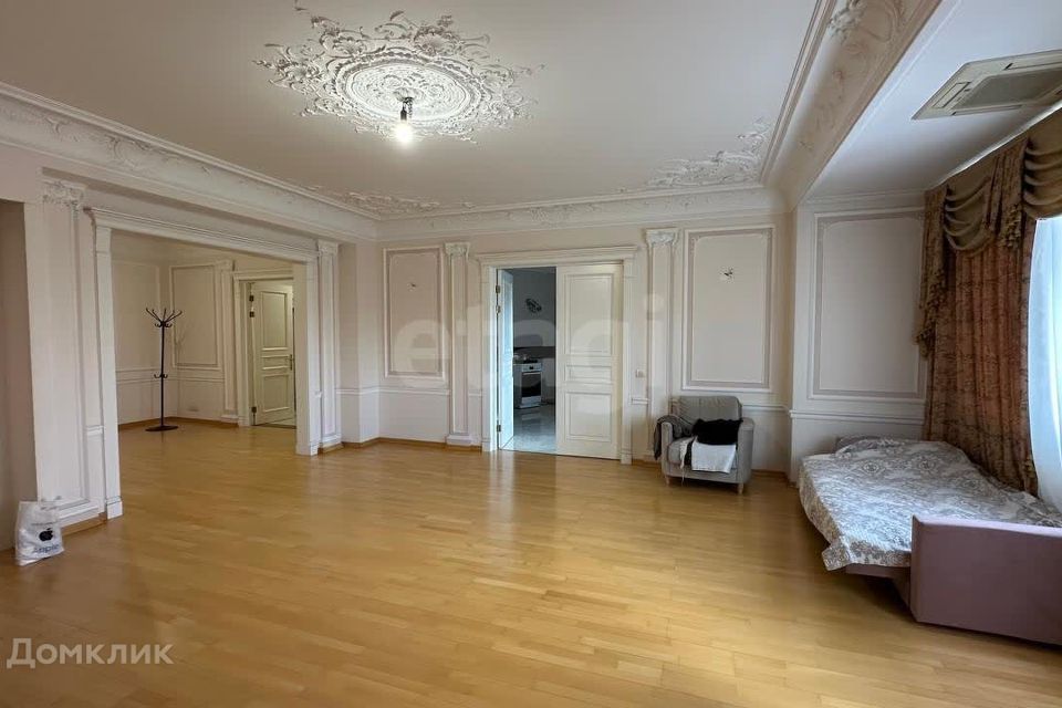 Продаётся 3-комнатная квартира, 152.6 м²