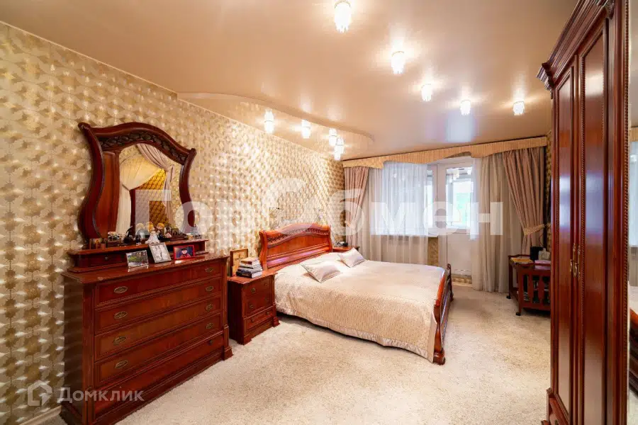 Продаётся 4-комнатная квартира, 145 м²