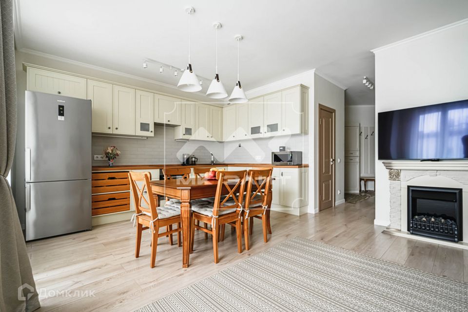 Продаётся 3-комнатная квартира, 106.3 м²