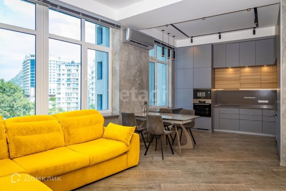 Продаётся 4-комнатная квартира, 176 м²